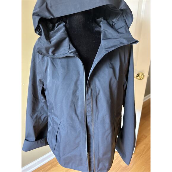 Lululemon Black full zip hood Vented Jacket Black zip pockets hi low hem sz 6 Ne - Picture 10 of 16